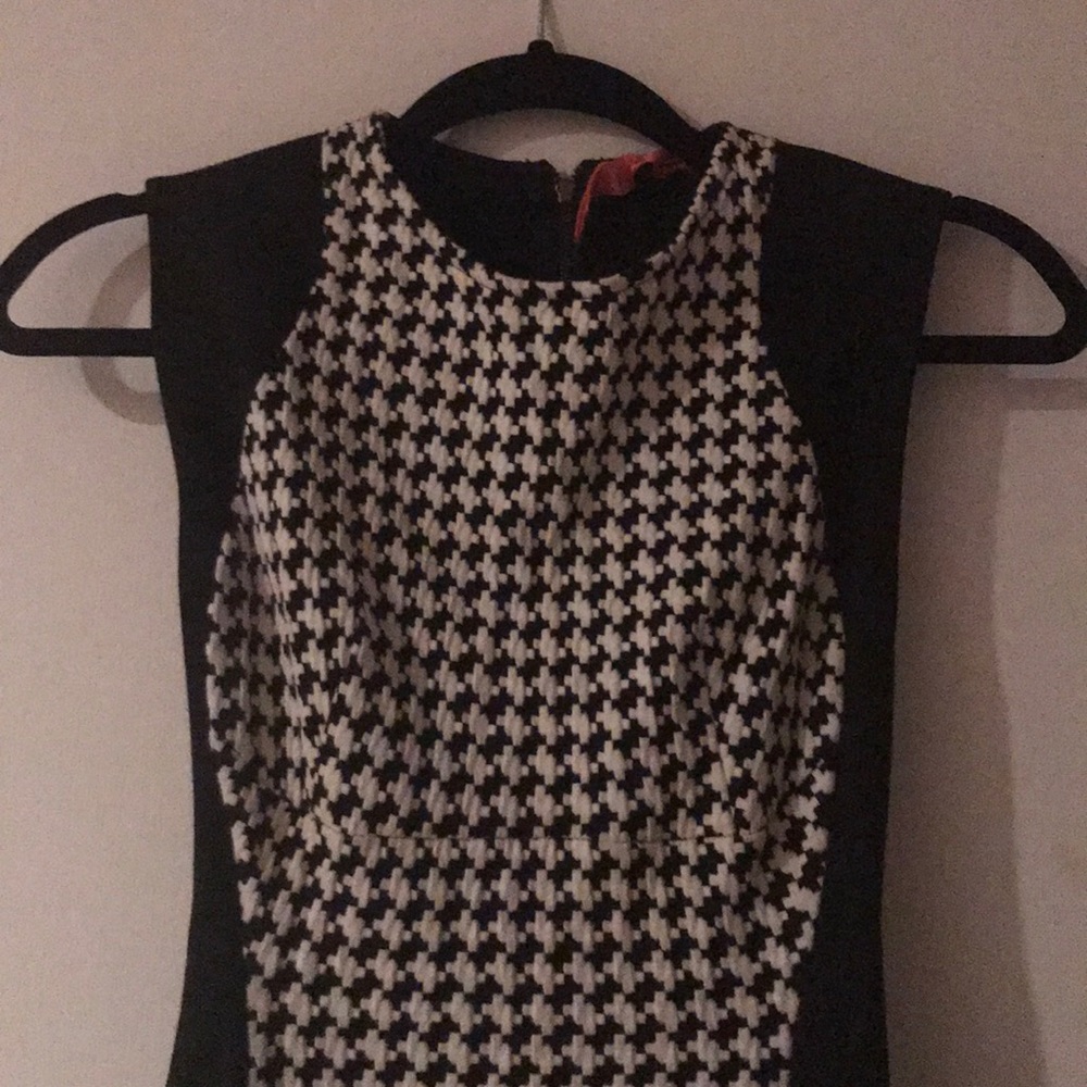 Beautiful fitted black and white dress